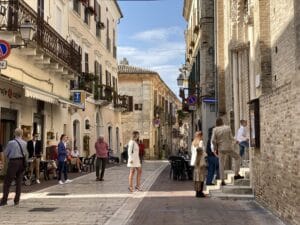 Stadje Atri